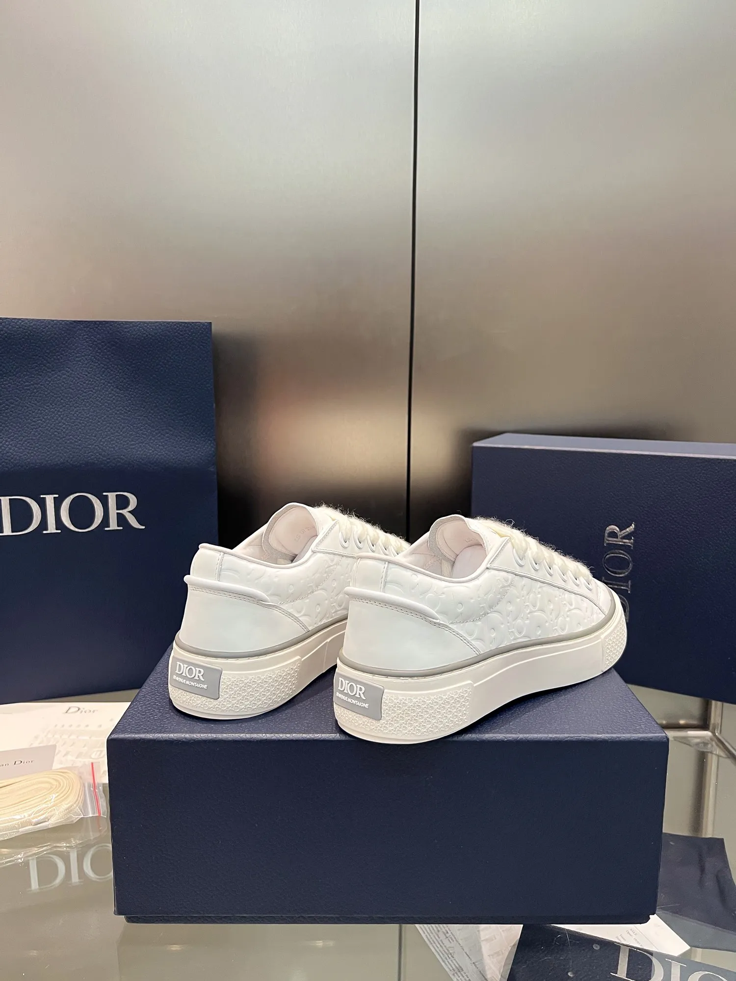 👟👟Ex-factory price 600👟👟 Dior 2023 autumn and winter haute couture series new CD jelly color couple flat casual shoes Dior Size: Female size 35-42 (41.42 customized, non-refundable) / Male size 38-46 (38.46 customized, non-refundable)
